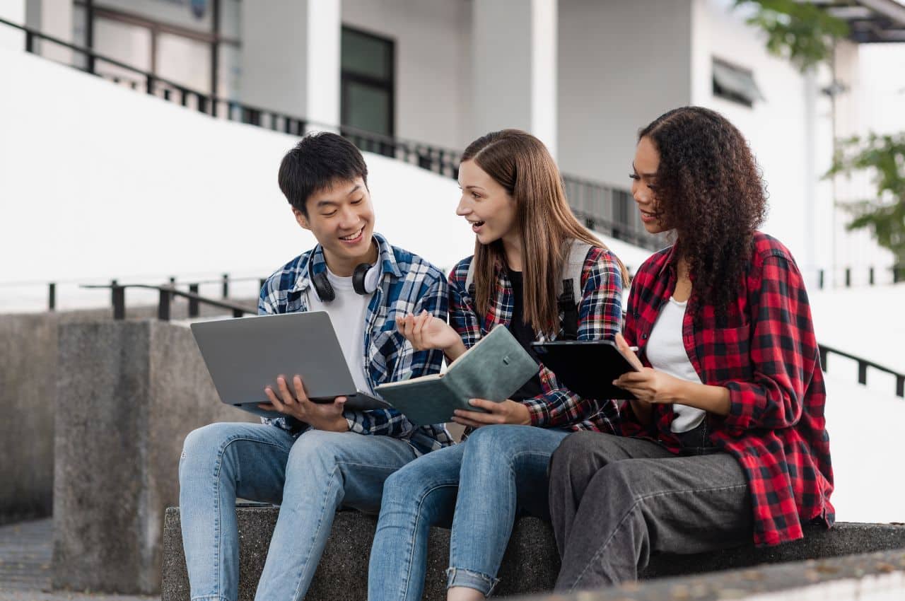 En este artículo, te explicamos qué las habilidades claves que deben fomentarse en los estudiantes para que se desarrollen de manera integral en el ámbito académico, en su vida personal y en lo social